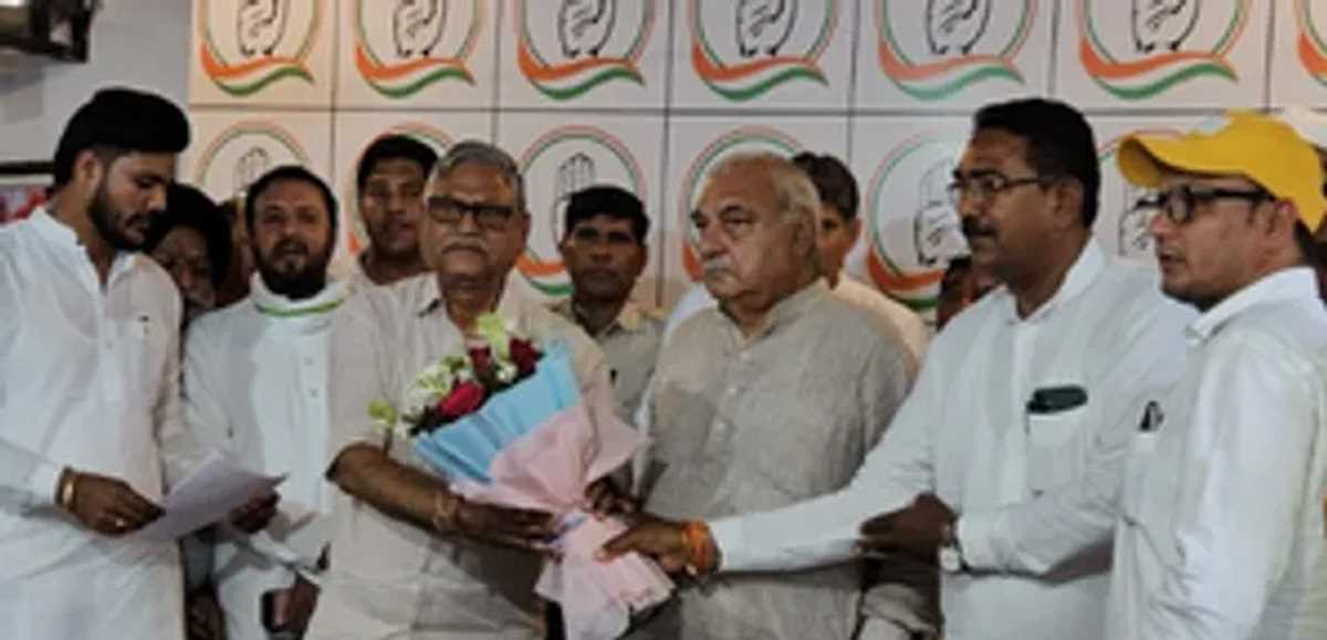 जेजेपी से इस्तीफा दे चुके विधायक रामकरण काला कांग्रेस में हुए शामिल जेजेपी से इस्तीफा दे चुके विधायक रामकरण काला कांग्रेस में हुए शामिल